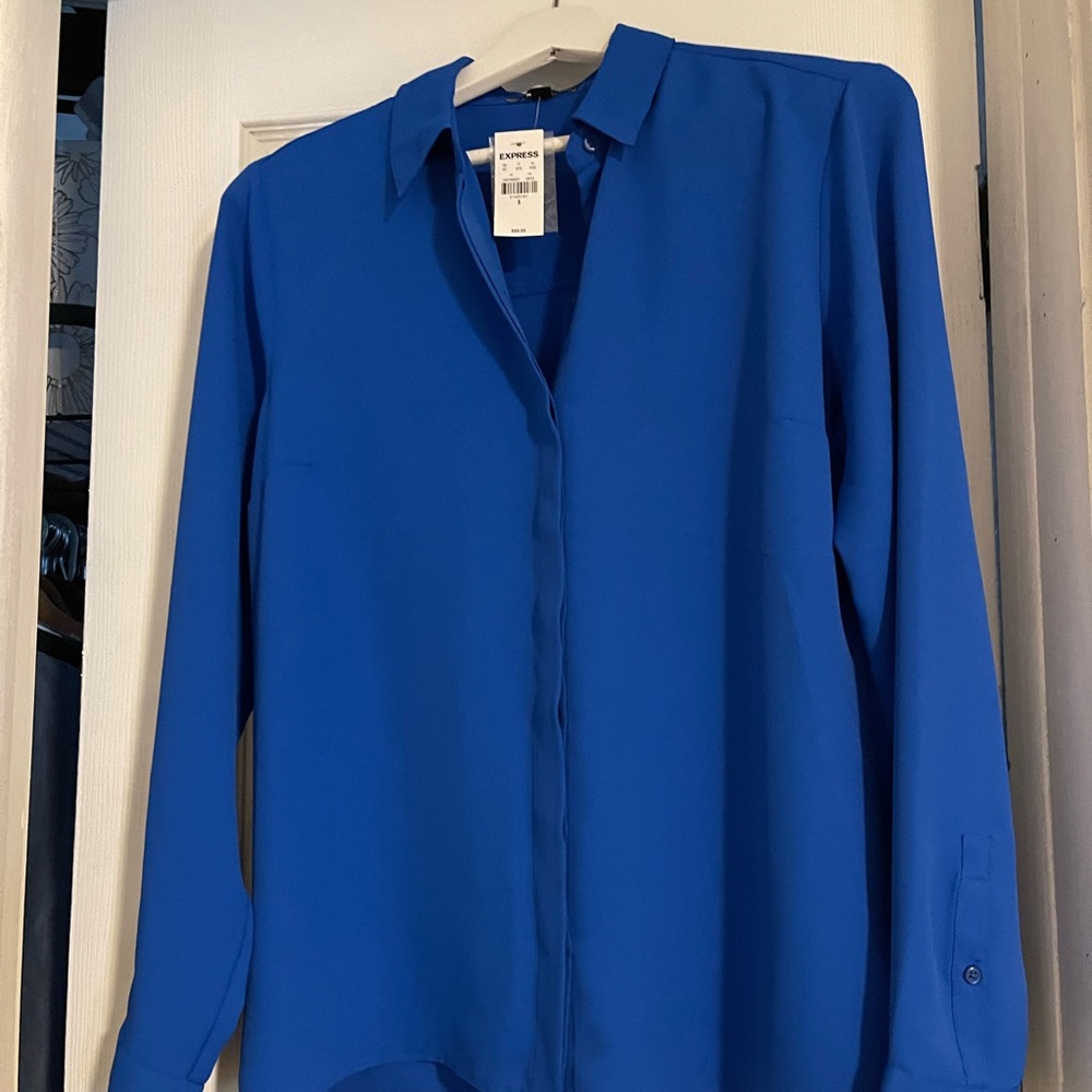 NWT!! Beautiful blue button down shirt from Express. Size Small